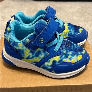 Stride rite Made to play shoes size 6 EUC